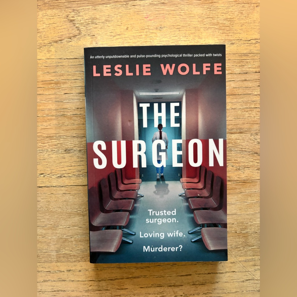 Leslie Wolfe - The Surgeon (Red & Blue Cover)